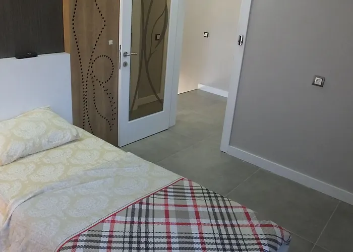 Han-de Homes * Κεμέρ